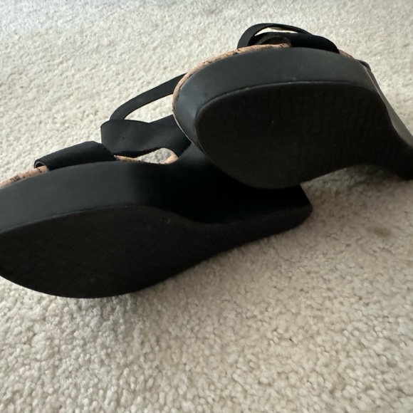 Charles by Charles David 4.25” high, black platform, wedge sandals 8M - Picture 4 of 7